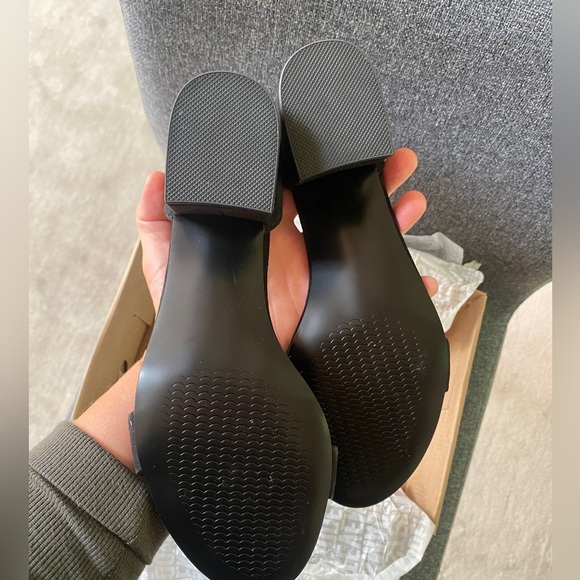 STEVE MADDEN Black Suede Block Heel Sandals 8 Wide - Picture 9 of 9